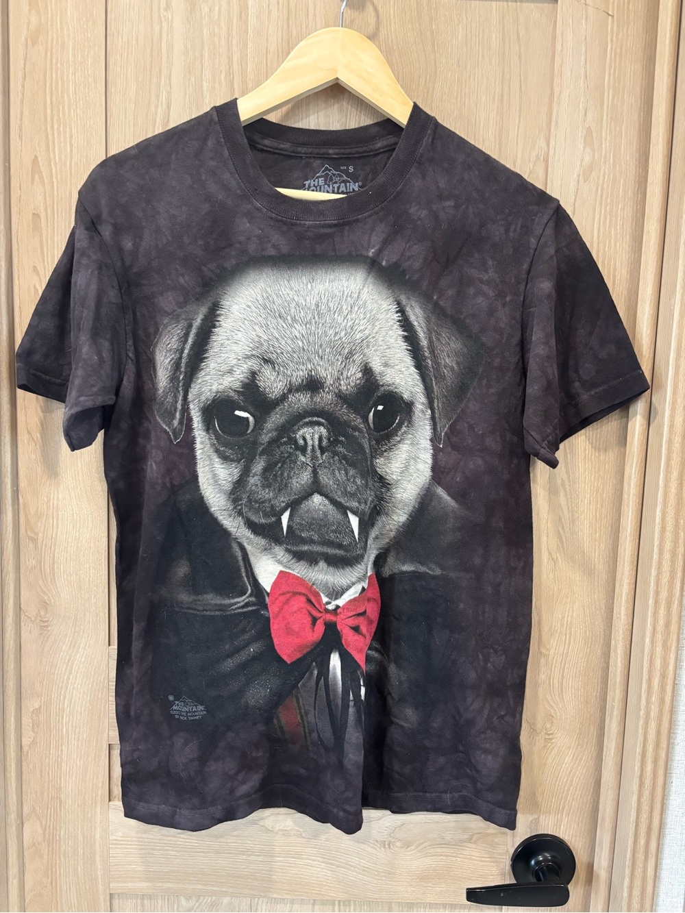 The Mountain T Shirt Size S Vampire Pug Dog Halloween Goth